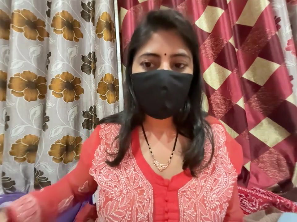 Beautiful Bhabhi boobs pressing and talking
