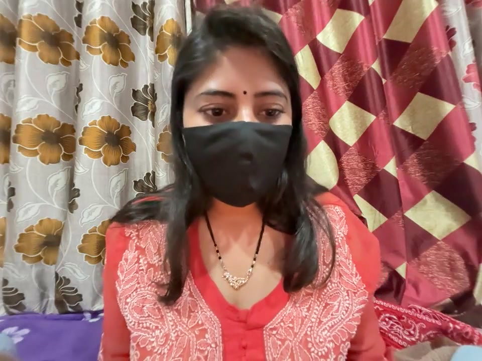 Beautiful Bhabhi boobs pressing and talking