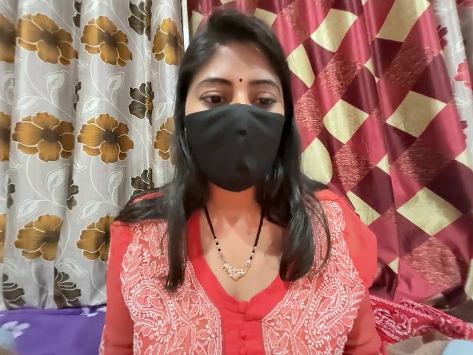 Beautiful Bhabhi boobs pressing and talking