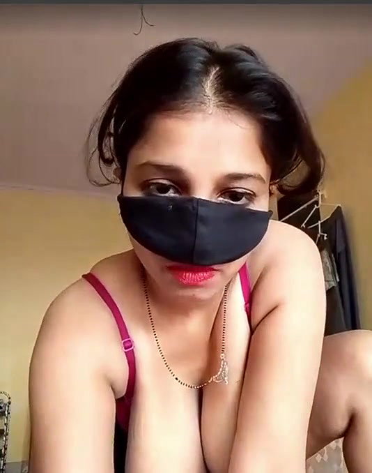 hot girl showing in video call