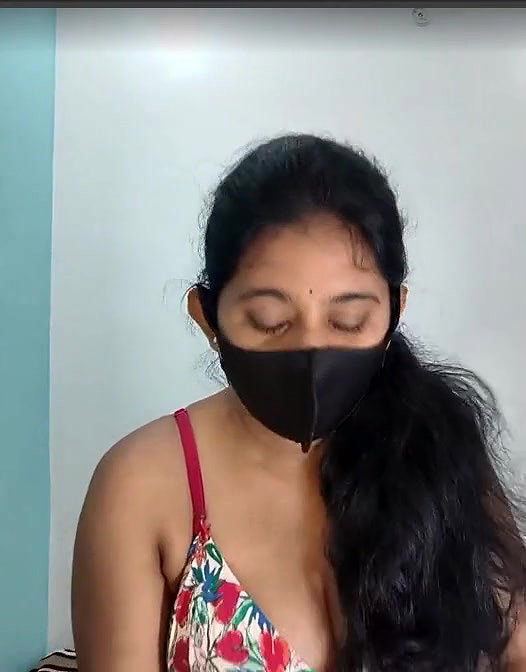 Sexy girl fingering and talking in vc