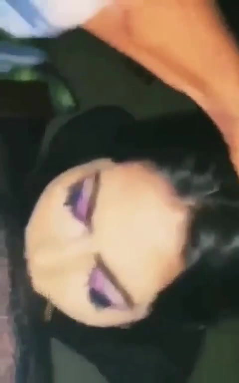 Muslim babe sucking dick