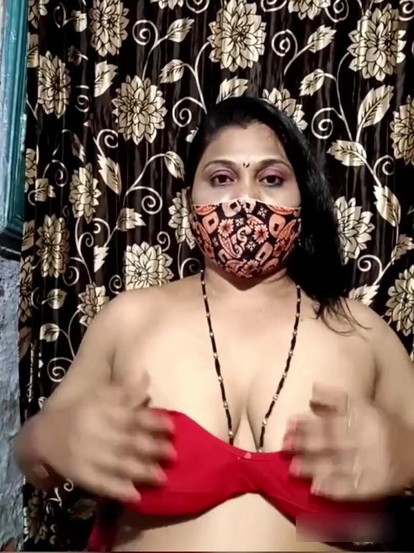Indian bhabhi camshow  Big Tits