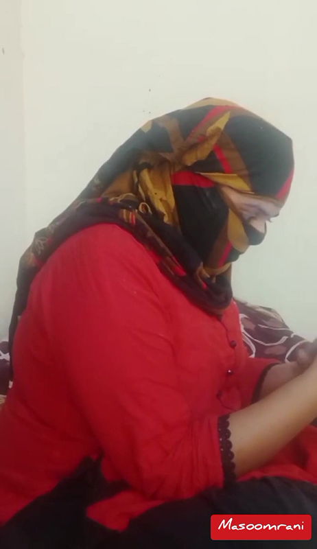 Boy friend ne chodny ka mana kar diya to aunty khud hi cucumber se masterbation karny lagi