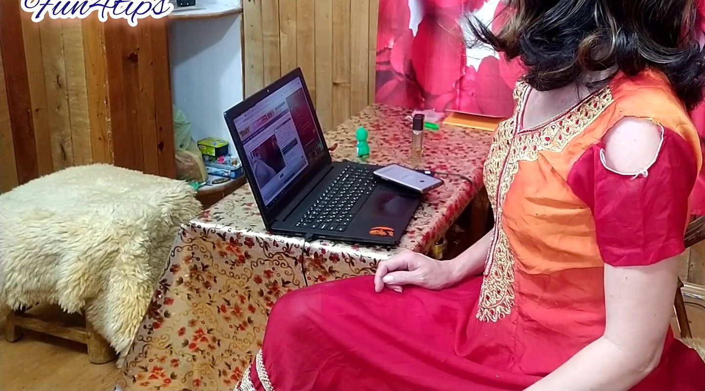 Busty amateur MILF in sexy foot licking