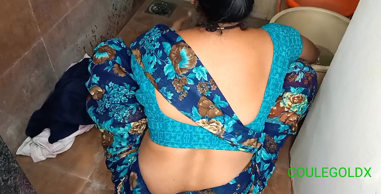 Chachi tum kapde dhone baith gai ho muze nahana hai college let ho raha hai