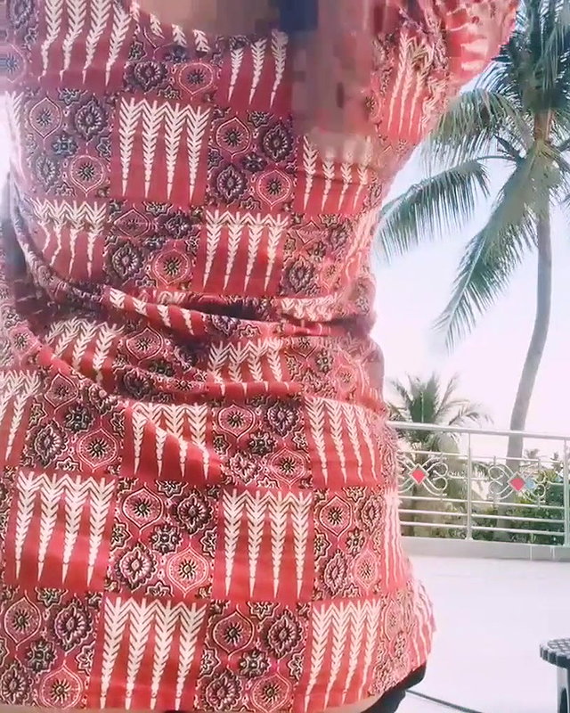Indian girl showing her ass in Outdoor