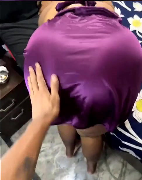 Indian aunty showing her black ass
