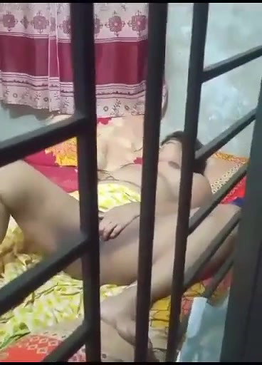 Unsatisfied bhabhi on cautch