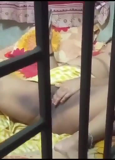 Unsatisfied bhabhi on cautch