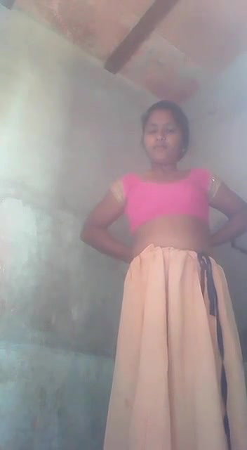Dehati wife showing naked pussy