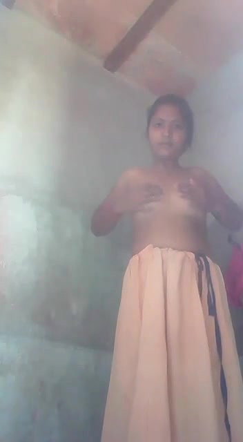 Dehati wife showing naked pussy
