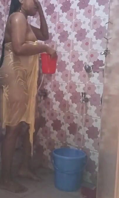 Bangla cam porn girl bathing nude