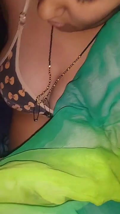 sexy Dehati Bhabi sucking dick