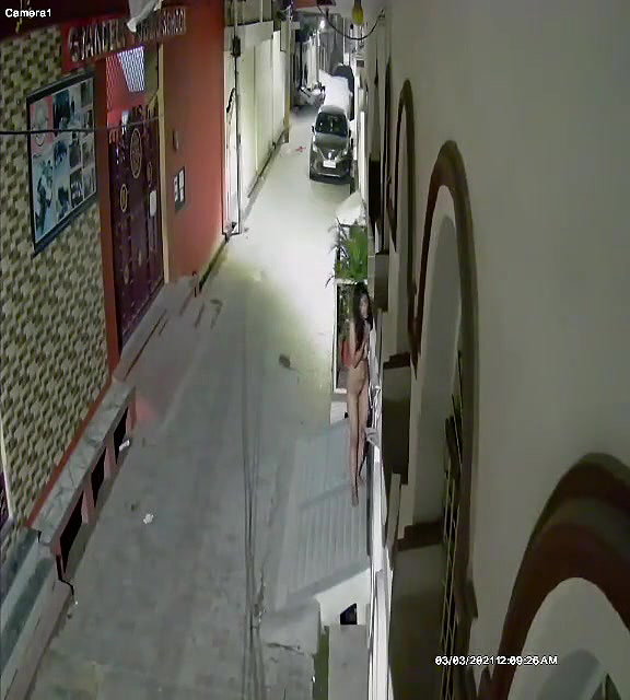 Desi girl caught nude on cctv