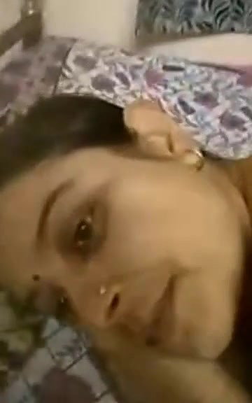 sweet Desi Bhabhi showing boobs