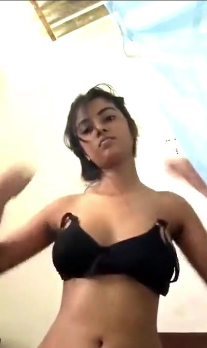 Cute College Camgirl Gets Fully Nude