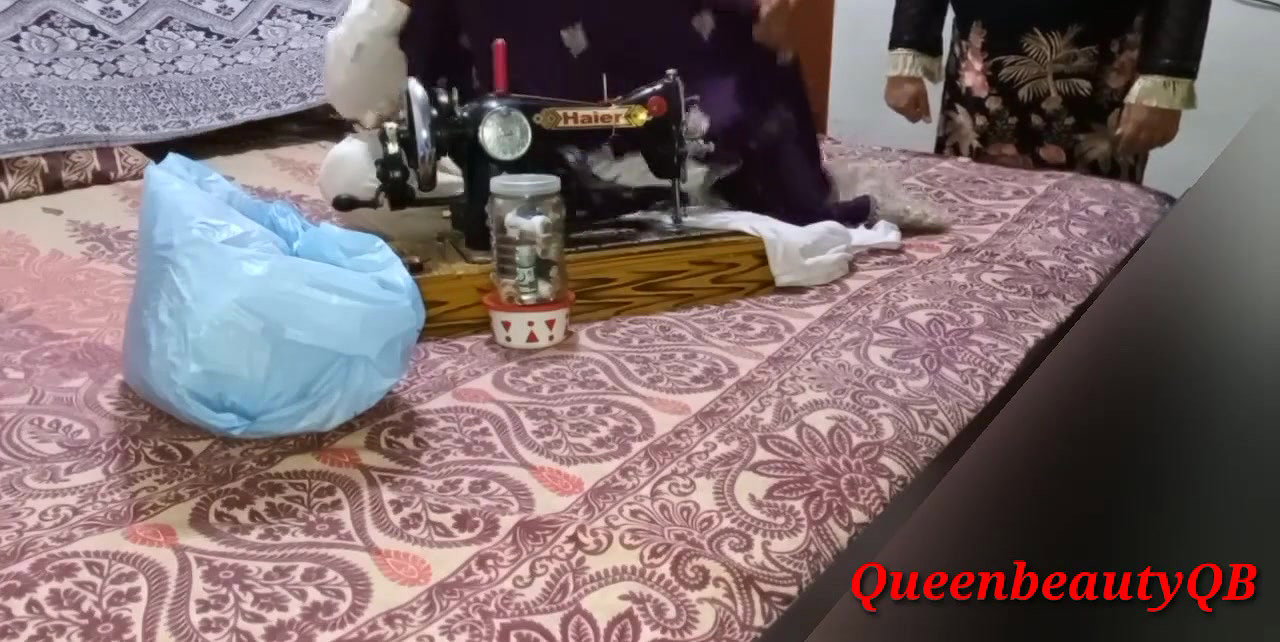 Desi Bhabhi ko Tailor ne Naap Late Late Chod Dala