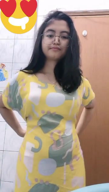 hostel girl giving satisfaction on video call