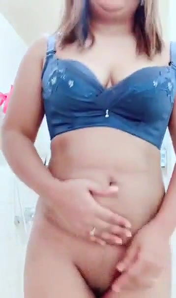 Hot Girlfriend Showing