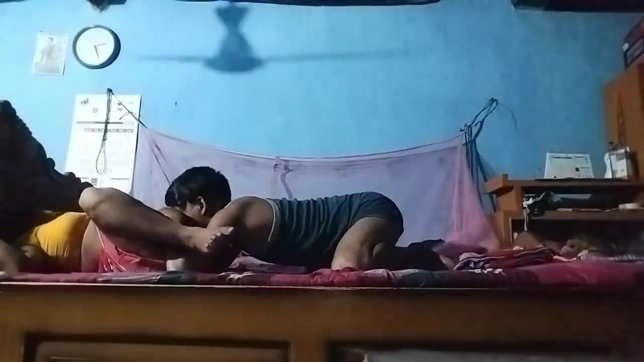 Unsatisfied Village Bhabhi Fucking With Lover