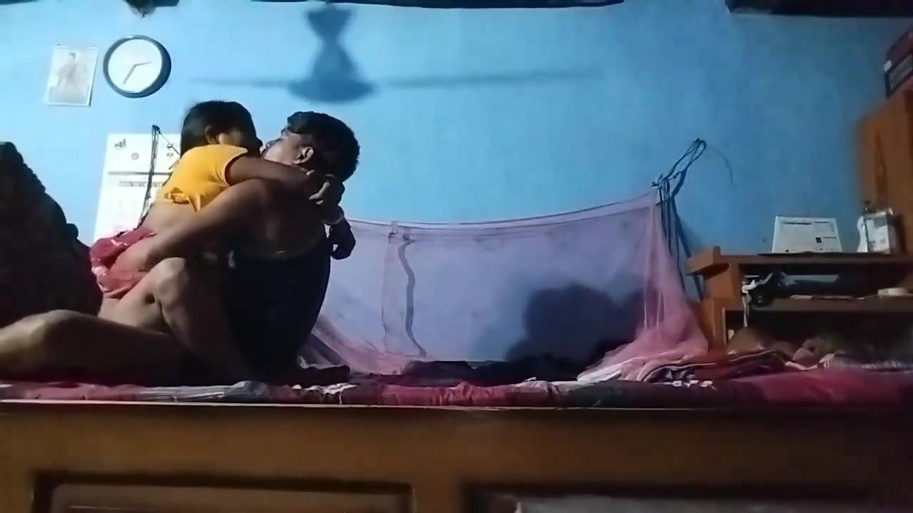 Unsatisfied Village Bhabhi Fucking With Lover