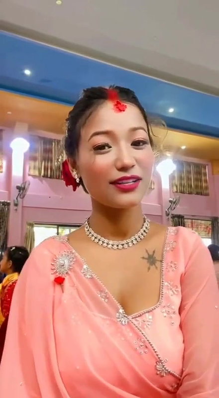 Nepali Sexy Girlfriend Showing her boobs