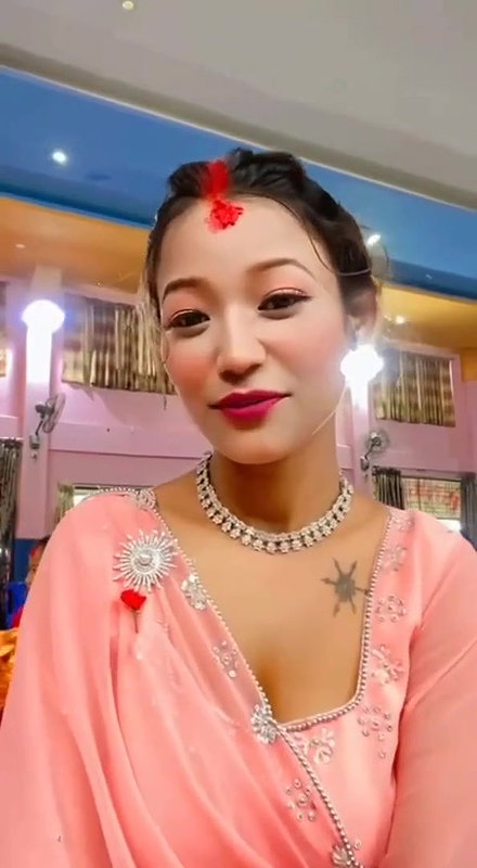 Nepali Sexy Girlfriend Showing her boobs