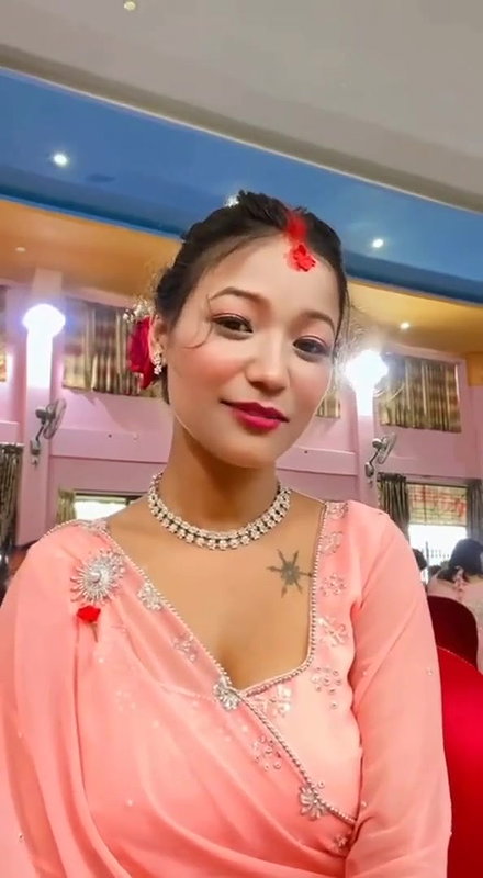 Nepali Sexy Girlfriend Showing her boobs