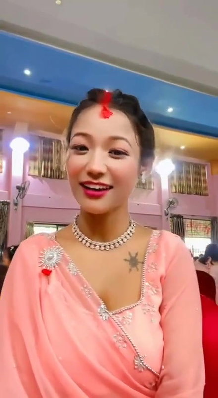 Nepali Sexy Girlfriend Showing her boobs