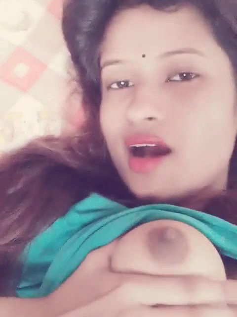 Cute Girlfriend Showing