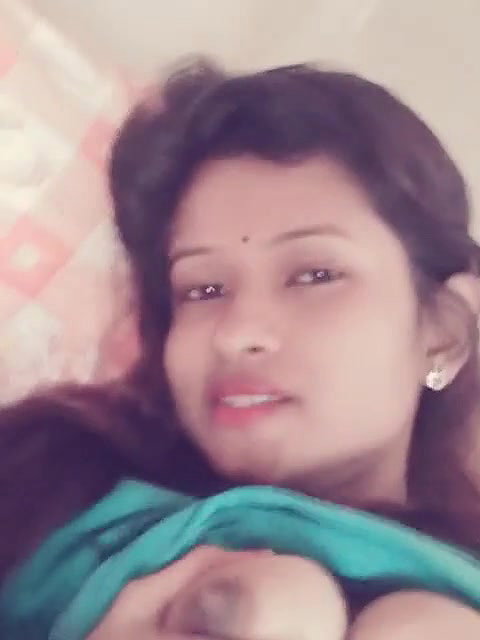 Cute Girlfriend Showing