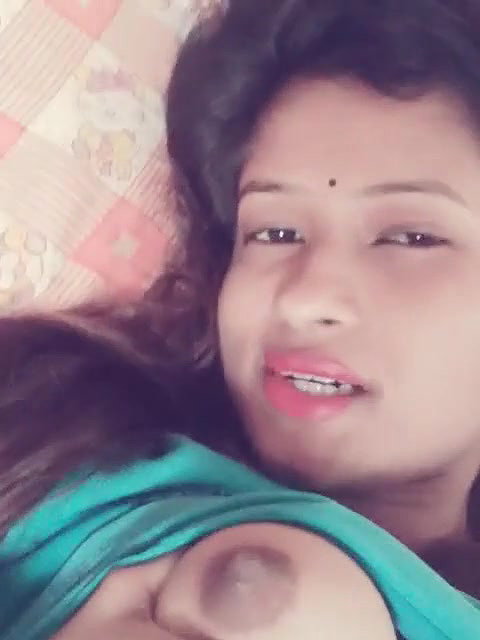 Cute Girlfriend Showing