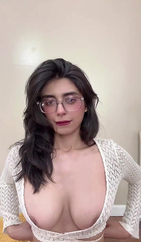 Punjabi girl hot and sexy showing her boobs