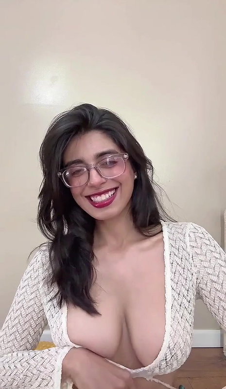 Punjabi girl hot and sexy showing her boobs