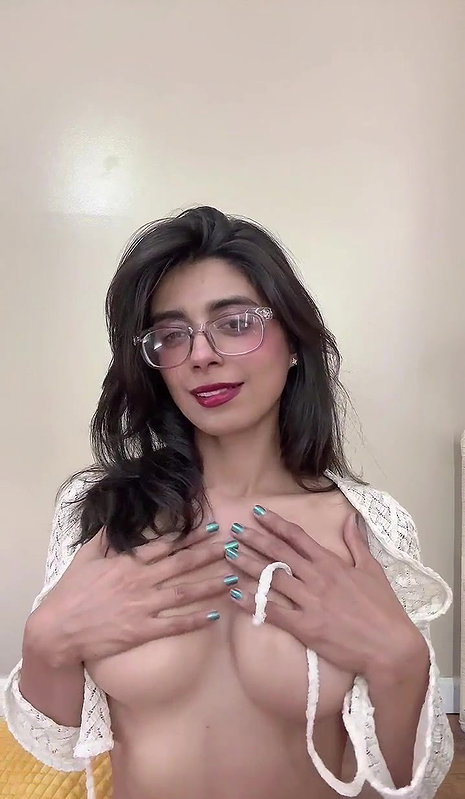 Punjabi girl hot and sexy showing her boobs