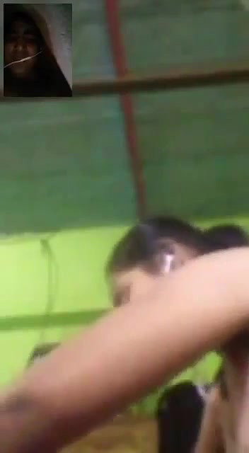 gf ne vc mein boob dikhayi
