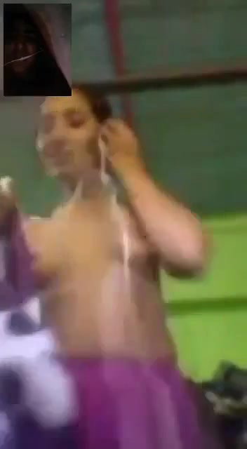 gf ne vc mein boob dikhayi
