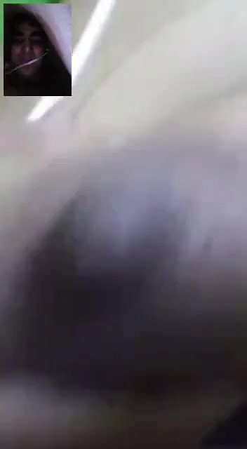 gf ne vc mein boob dikhayi