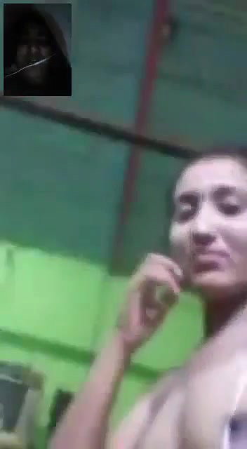gf ne vc mein boob dikhayi