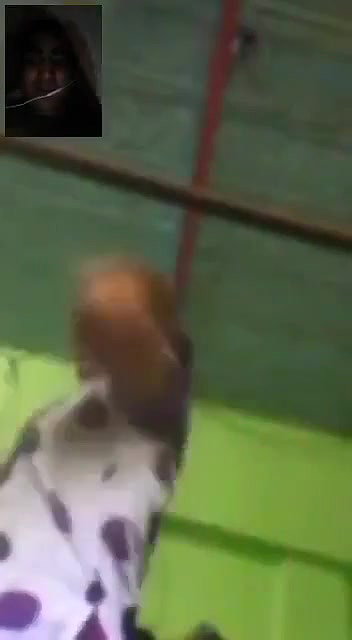 gf ne vc mein boob dikhayi