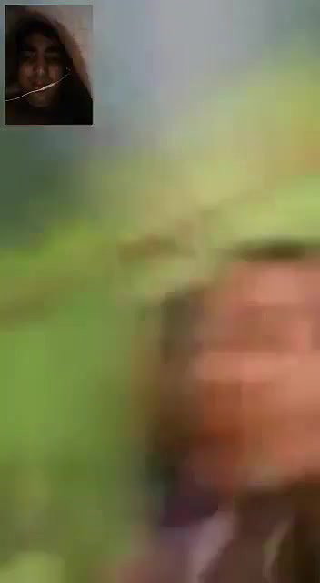 gf ne vc mein boob dikhayi