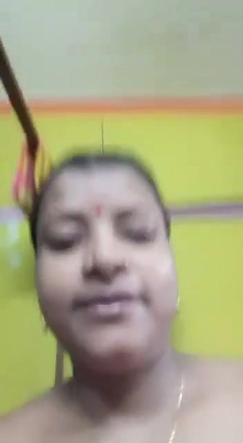 gaon ki bahbhi ne chuche dikhayi