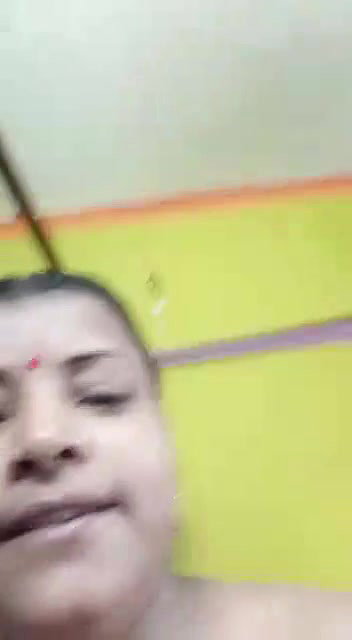 gaon ki bahbhi ne chuche dikhayi