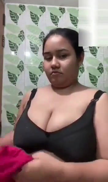chubby girl nude show