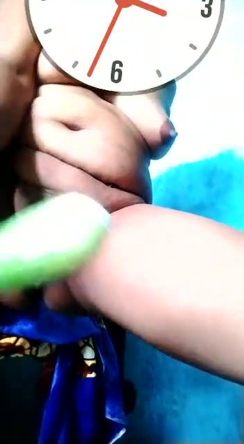 dehati bahbhi ne chut mein baigan ghusayi