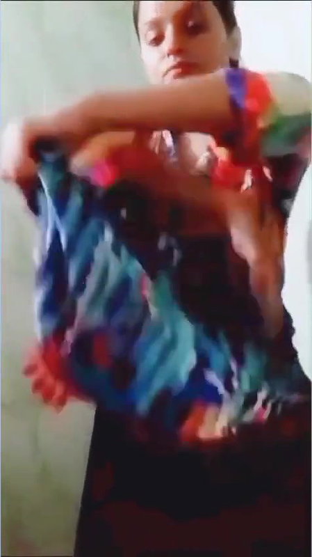 Desi Girl Remove Clothes Showing Her Boobs Pussy