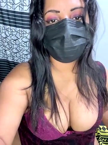 Indian girl showing her boobs ass on VC