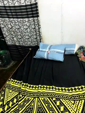Indian girl showing her boobs ass on VC
