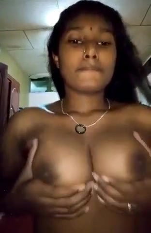 Tamil aunty showing her boobs than suddenly his daughter call him